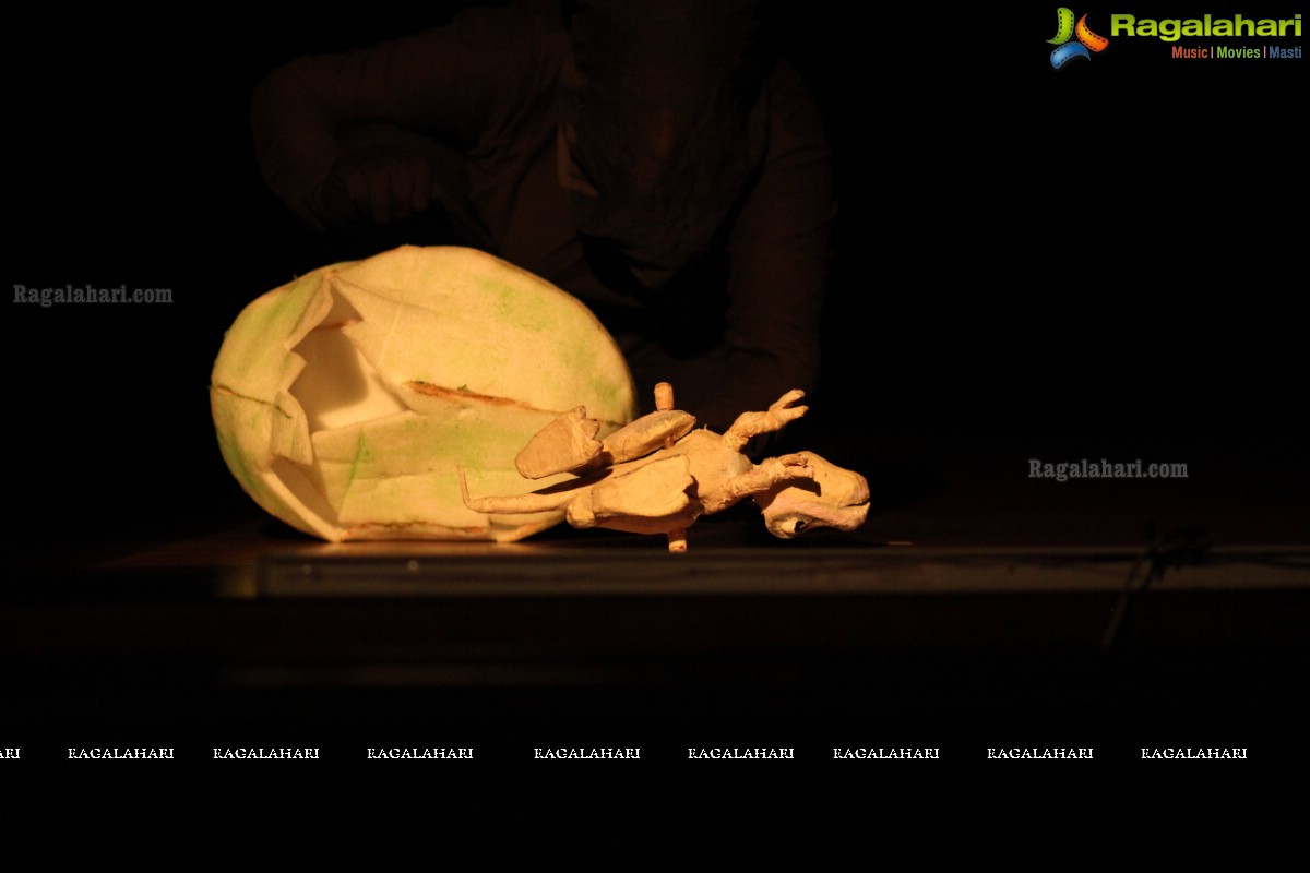 Dinosaur - Katkatha Puppet Show at Hyderabad Children's Theatre Festival 2016 by Vaishali Bisht Childrens Theatre Workshop