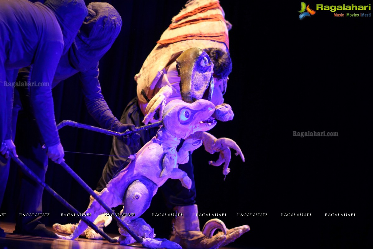 Dinosaur - Katkatha Puppet Show at Hyderabad Children's Theatre Festival 2016 by Vaishali Bisht Childrens Theatre Workshop