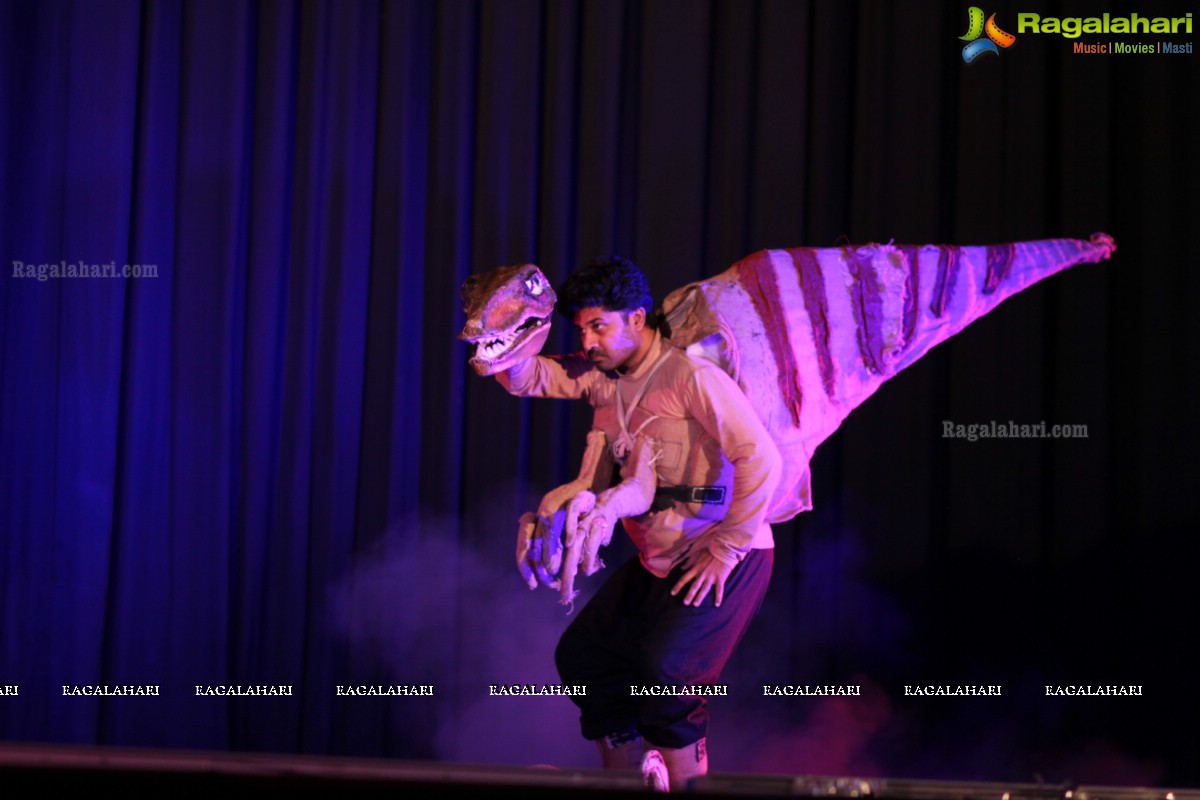 Dinosaur - Katkatha Puppet Show at Hyderabad Children's Theatre Festival 2016 by Vaishali Bisht Childrens Theatre Workshop