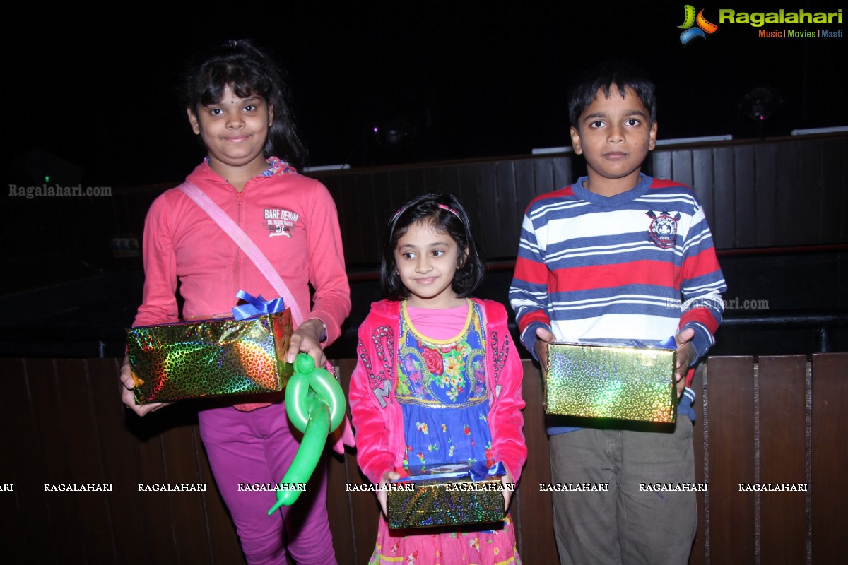 Dinosaur - Katkatha Puppet Show at Hyderabad Children's Theatre Festival 2016 by Vaishali Bisht Childrens Theatre Workshop