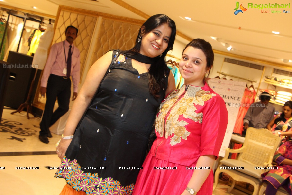 Cupcakes, Coffee and a Fashion Soiree at Neeru's