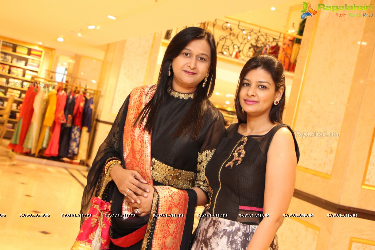 Cupcakes, Coffee and a Fashion Soiree at Neeru's