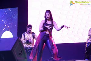 NYE 2017 Celebrations Mannara Chopra