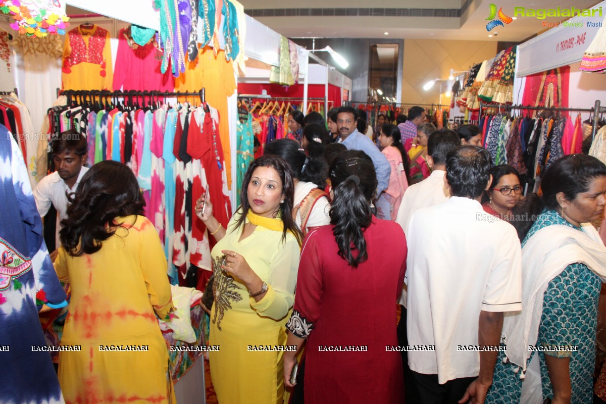 Sana Khan inaugurates Akritti Exhibition at Taj Deccan