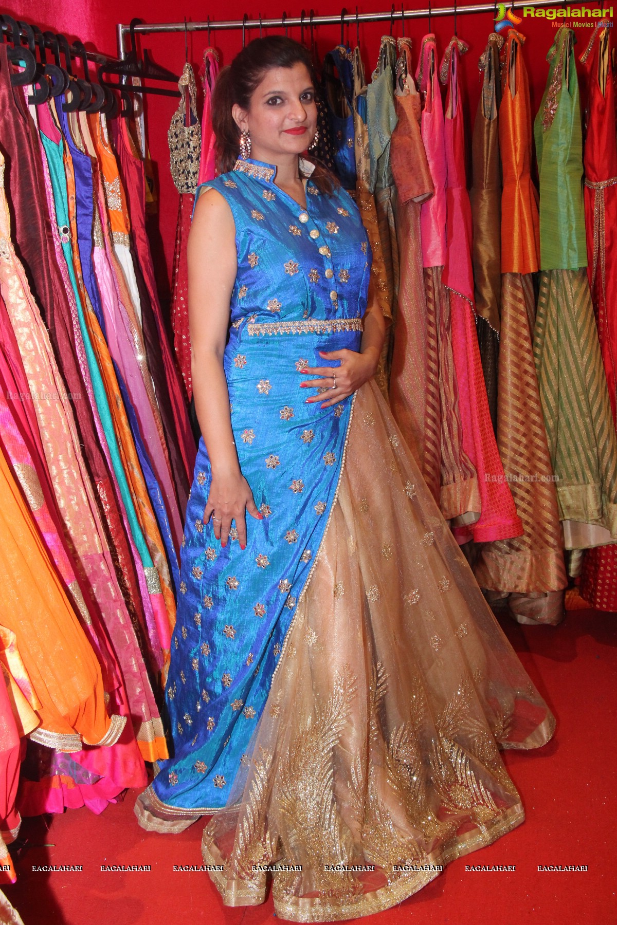 Sana Khan inaugurates Akritti Exhibition at Taj Deccan