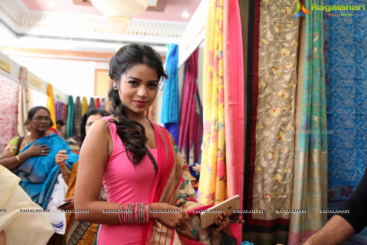 Actress Bhavya Sri launches Silk India Expo 2016, Vizag