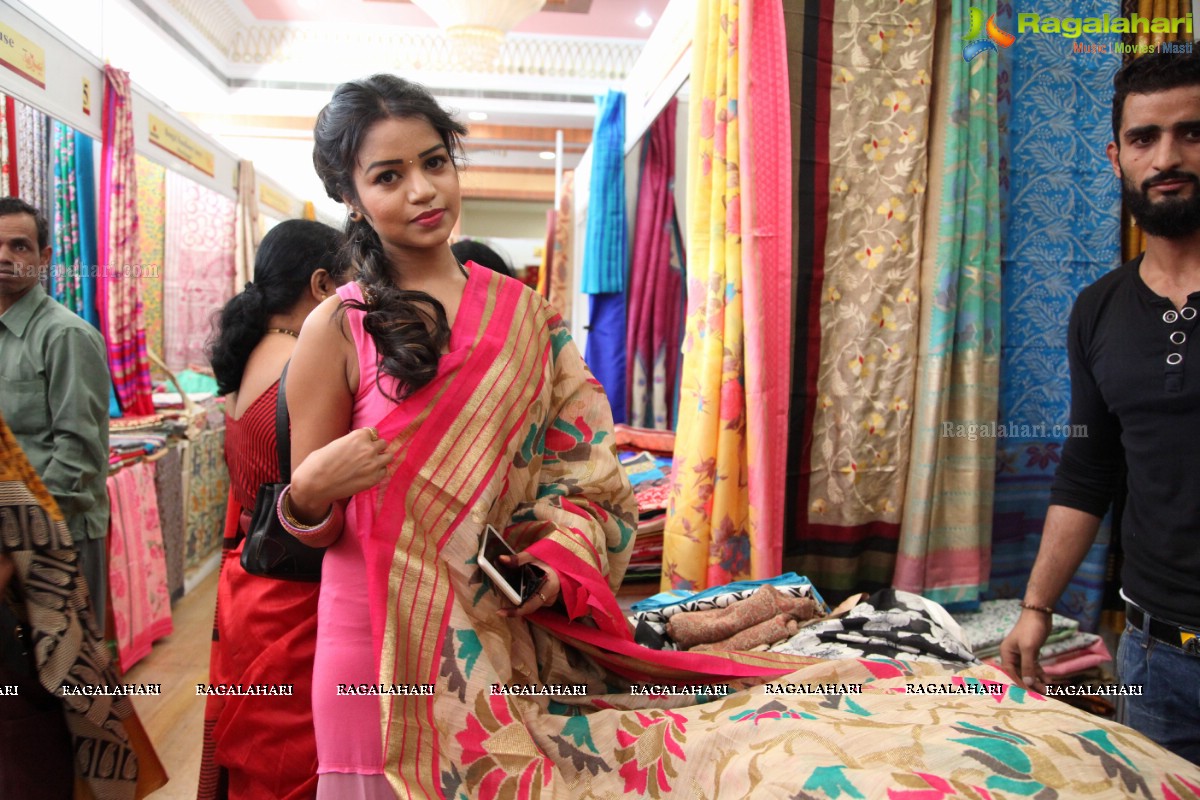 Actress Bhavya Sri launches Silk India Expo 2016, Vizag