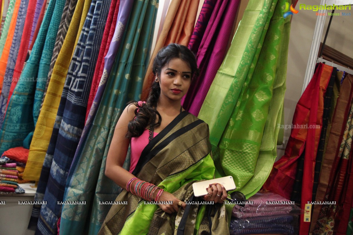 Actress Bhavya Sri launches Silk India Expo 2016, Vizag