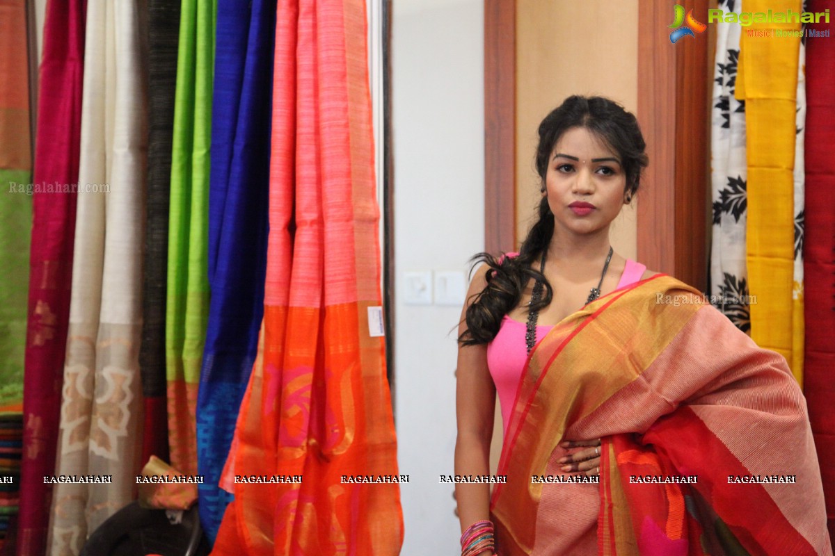 Actress Bhavya Sri launches Silk India Expo 2016, Vizag