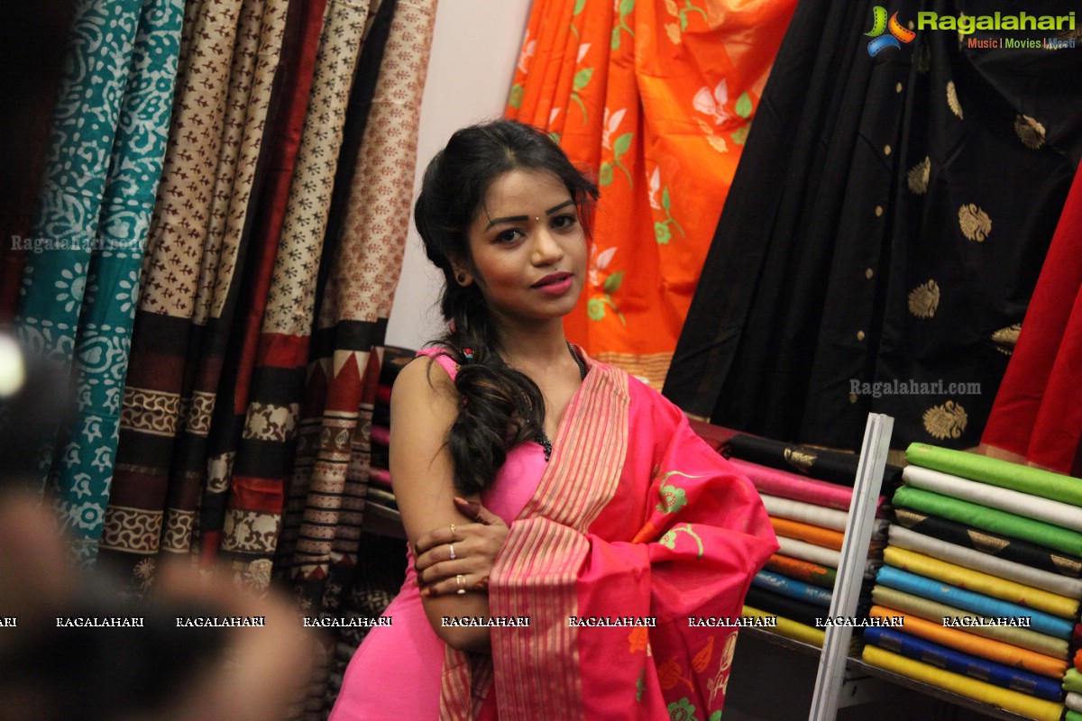 Actress Bhavya Sri launches Silk India Expo 2016, Vizag