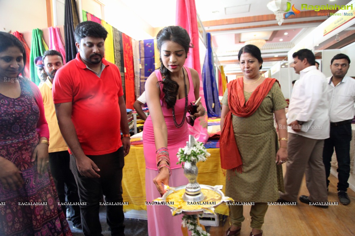 Actress Bhavya Sri launches Silk India Expo 2016, Vizag