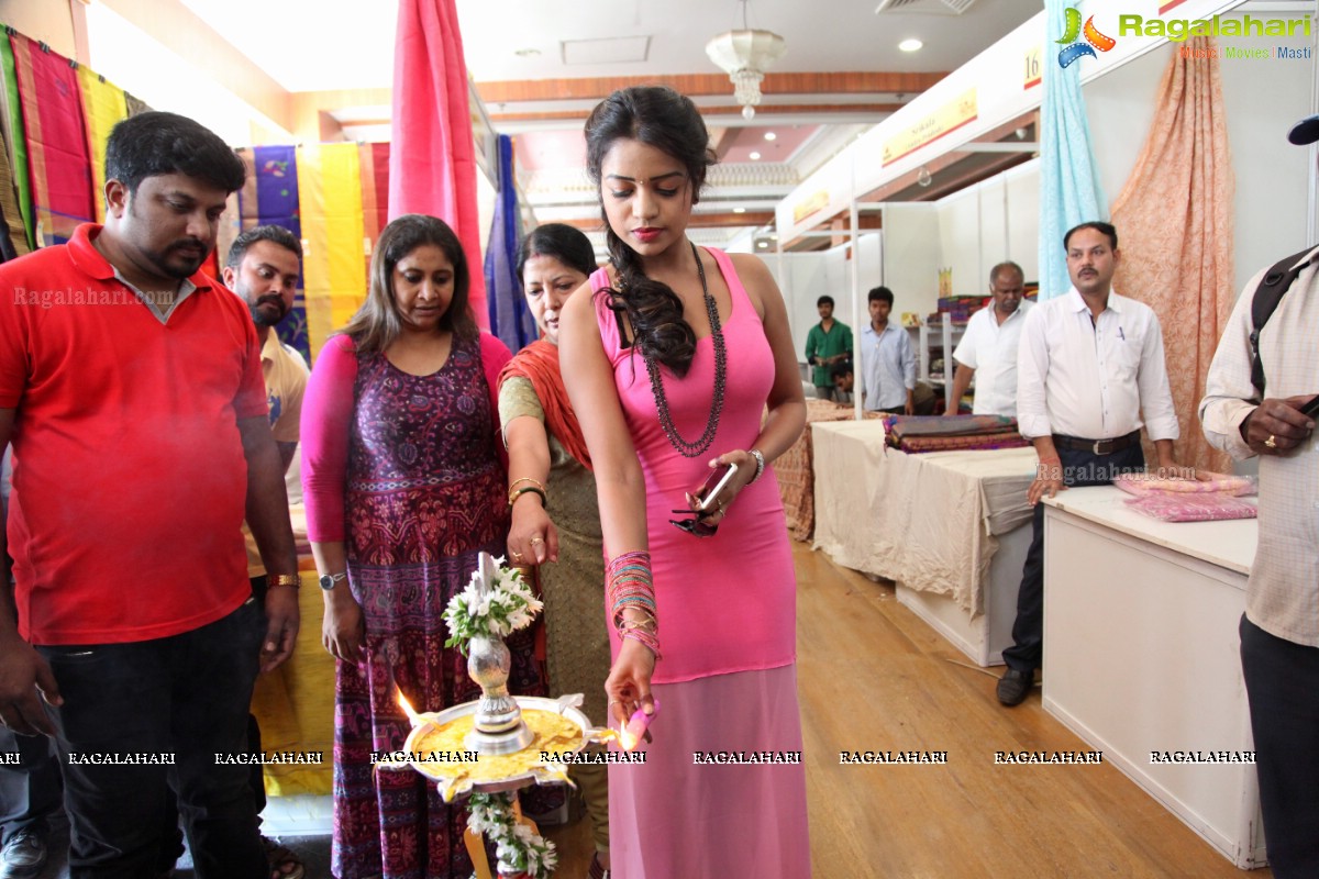 Actress Bhavya Sri launches Silk India Expo 2016, Vizag