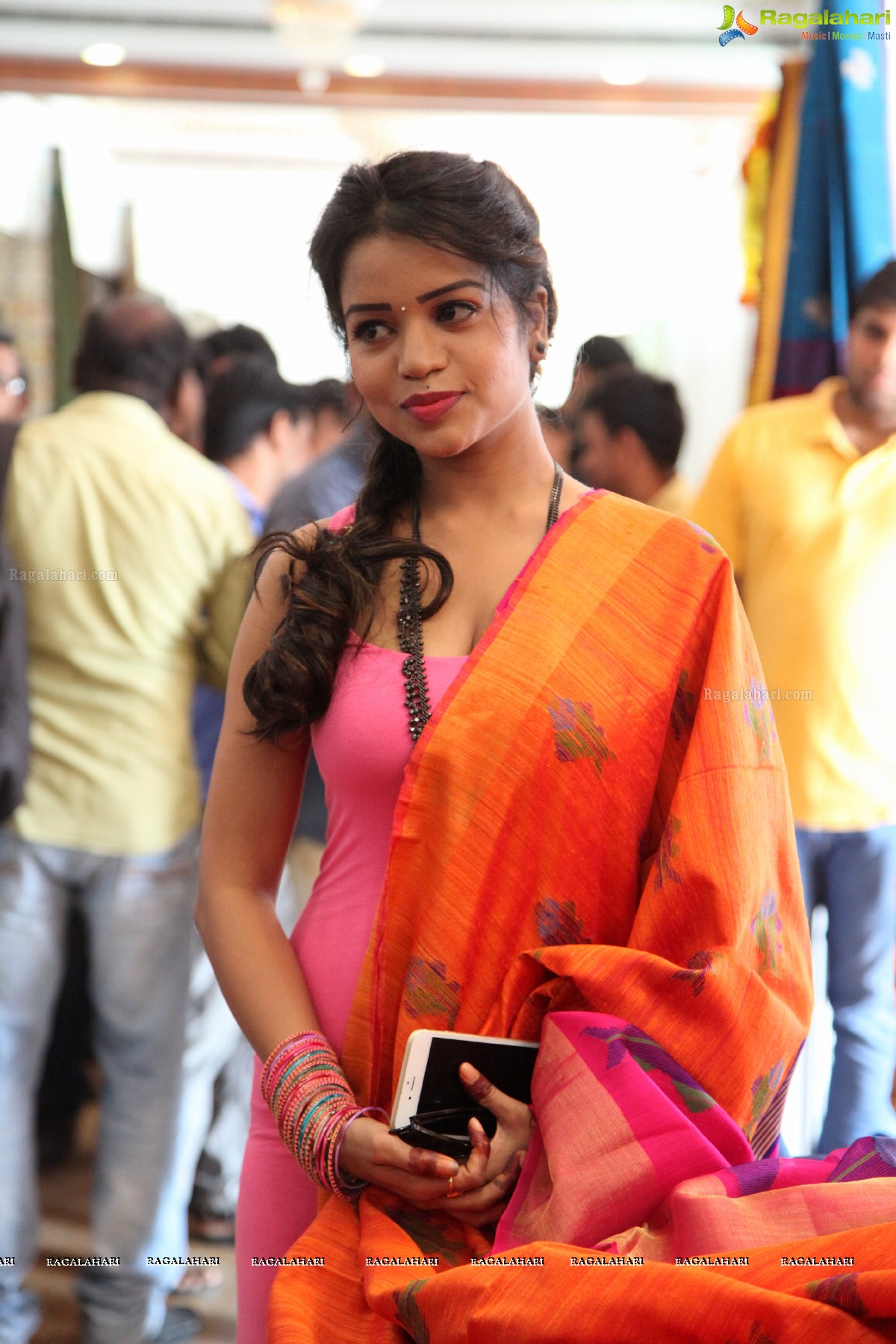 Actress Bhavya Sri launches Silk India Expo 2016, Vizag