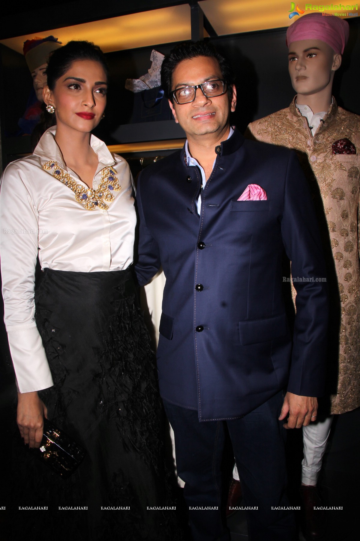 Sonam Kapoor launches Raghavendra Rathore, Hyderabad