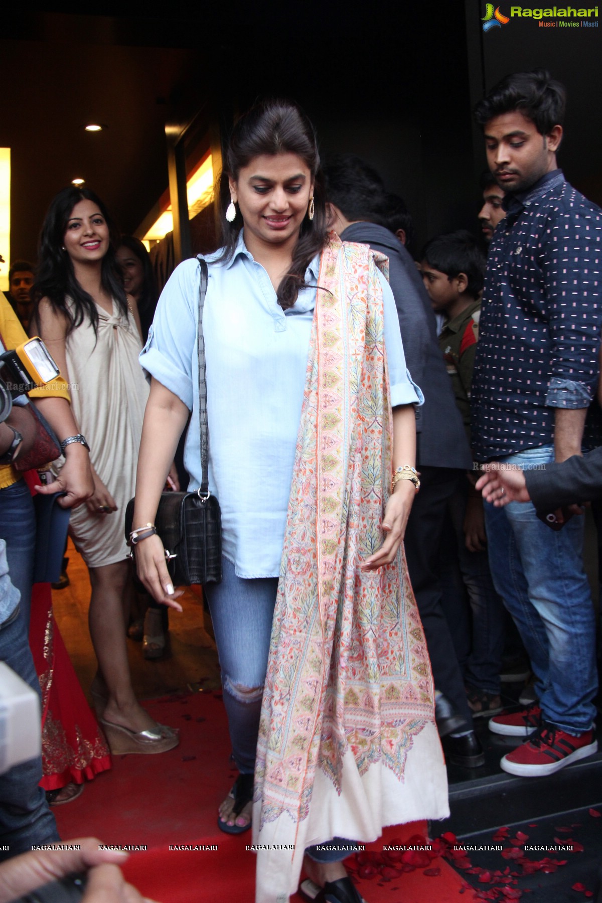 Sonam Kapoor launches Raghavendra Rathore, Hyderabad