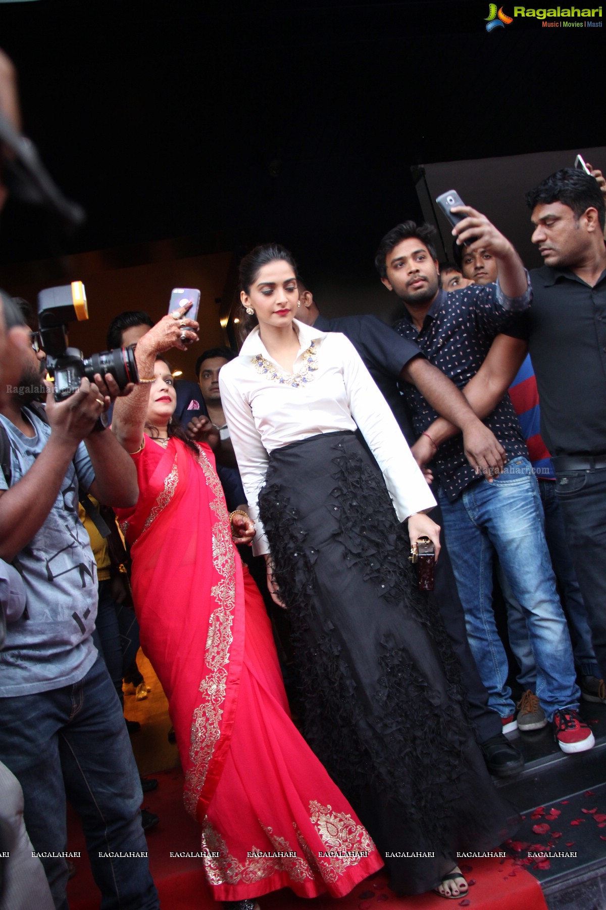 Sonam Kapoor launches Raghavendra Rathore, Hyderabad