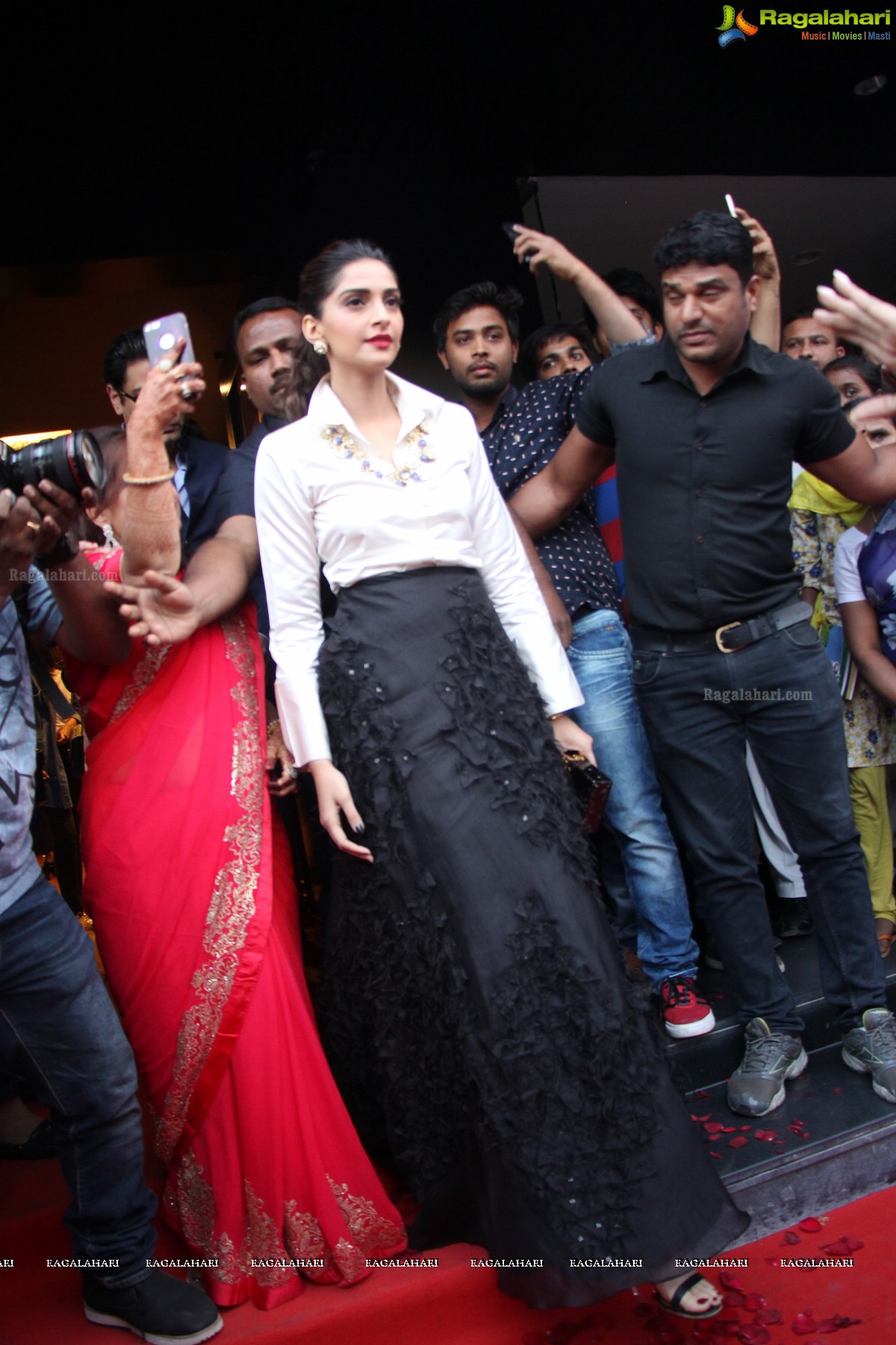 Sonam Kapoor launches Raghavendra Rathore, Hyderabad