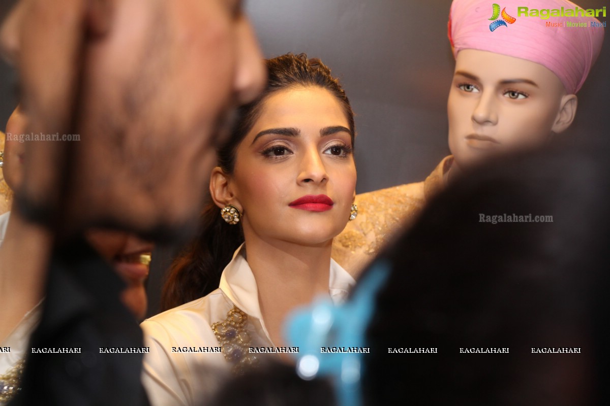 Sonam Kapoor launches Raghavendra Rathore, Hyderabad