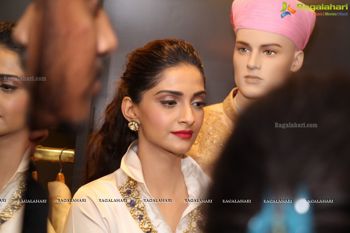 Sonam Kapoor launches Raghavendra Rathore, Hyderabad