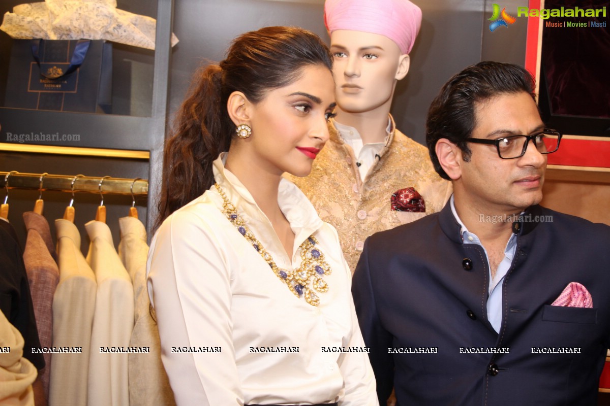 Sonam Kapoor launches Raghavendra Rathore, Hyderabad