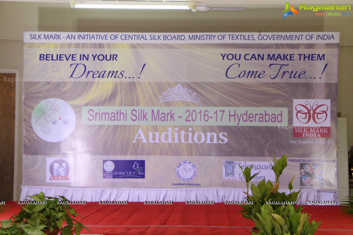 Auditions of 3rd Grand Edition of Hyderabad Srimathi Silk Mark 2016-17