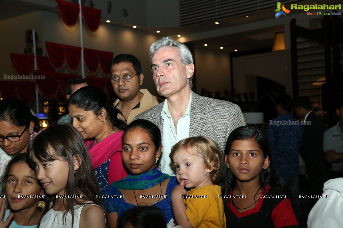 Tree Lighting Ceremony 2016 at The Westin