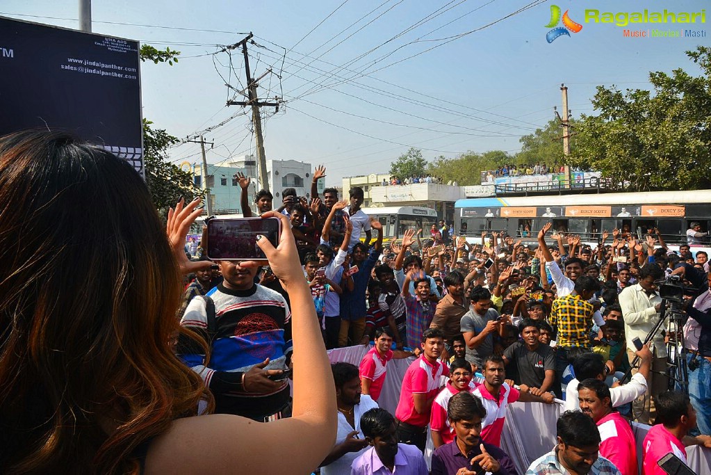 Anu Emmanuel launches B New Mobile Store at Yemmiganur, Kurnool