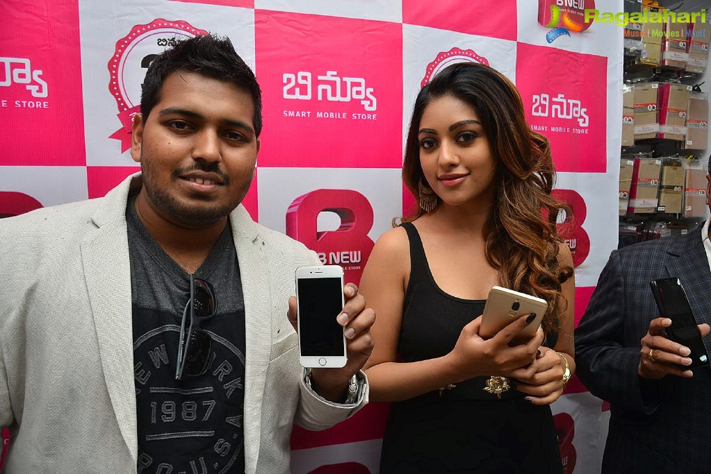 Anu Emmanuel launches B New Mobile Store at Yemmiganur, Kurnool