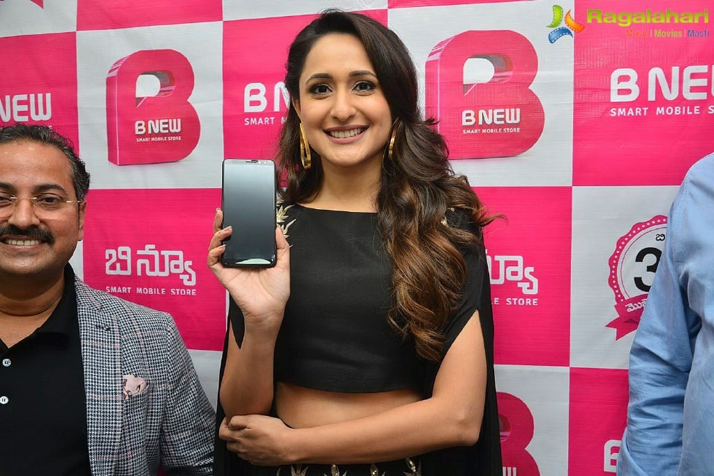 Pragya Jaiswal launches B New Mobile Store at Chilakaluripeta