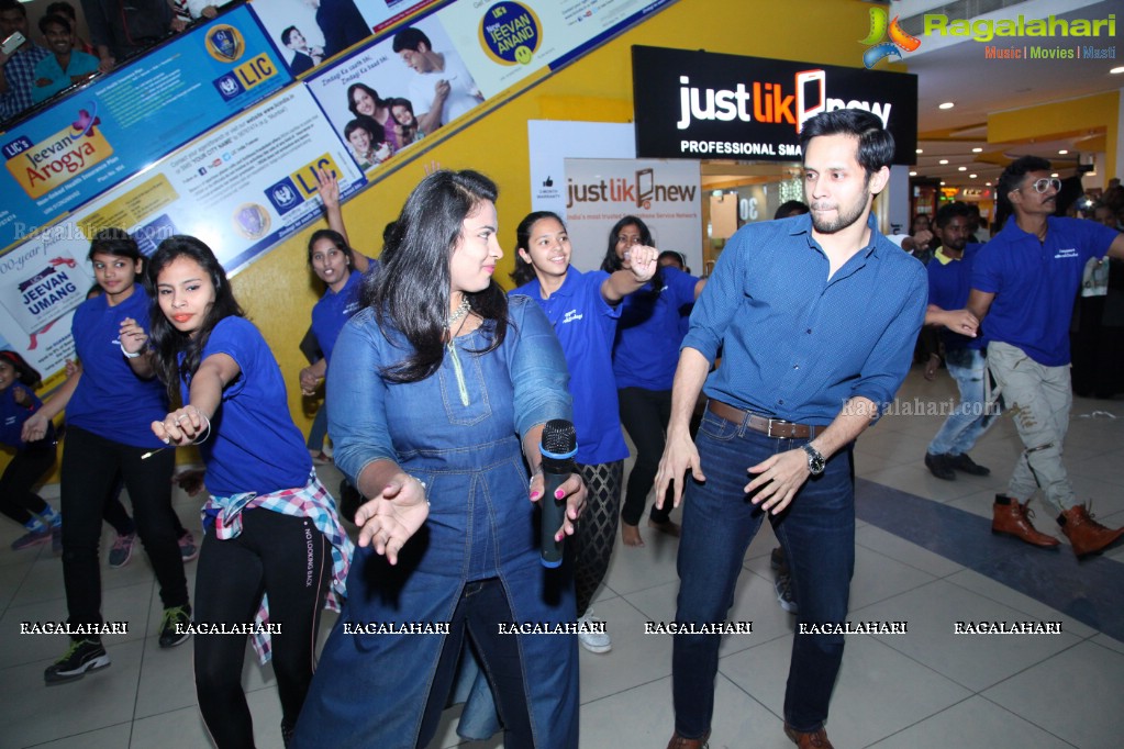 Flashmob with Badminton Star Parupalli Kashyap at Prasads Imax