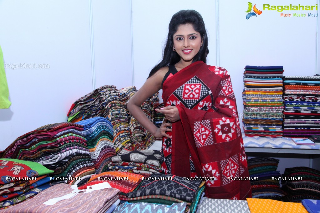 Charishma Shreekar launches Hastakala Weavers Association Silk and Cotton Expo