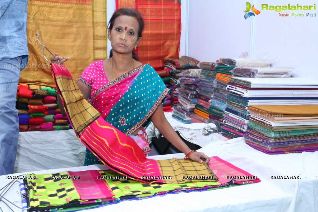 Charishma Shreekar launches Hastakala Weavers Association Silk and Cotton Expo