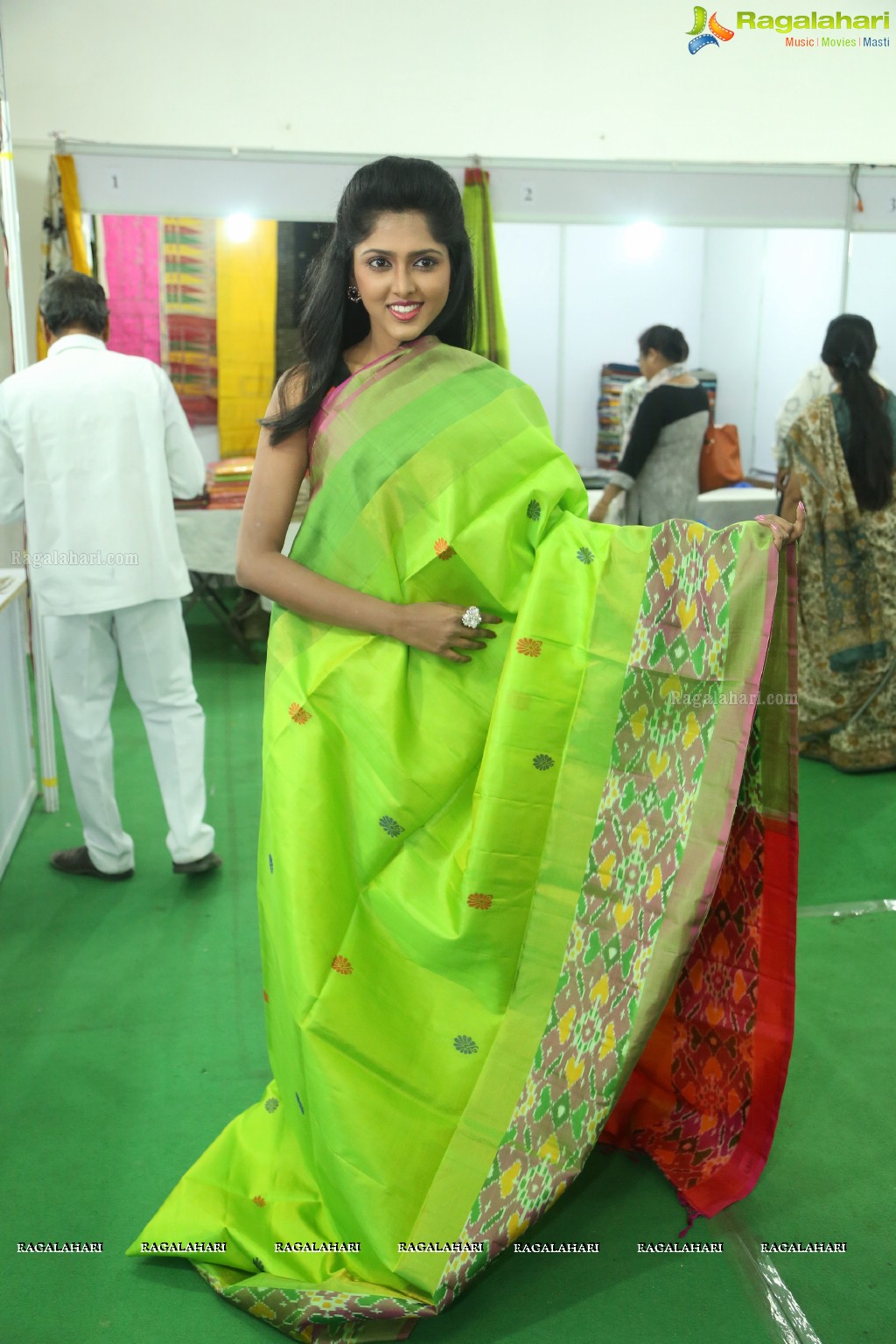 Charishma Shreekar launches Hastakala Weavers Association Silk and Cotton Expo