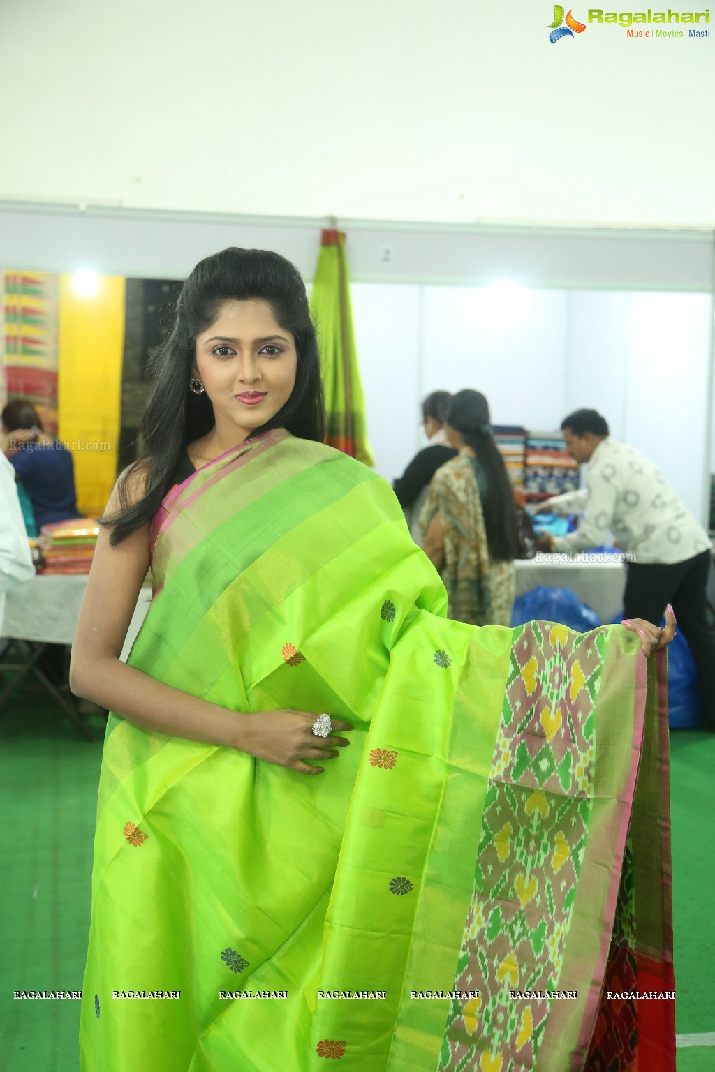 Charishma Shreekar launches Hastakala Weavers Association Silk and Cotton Expo