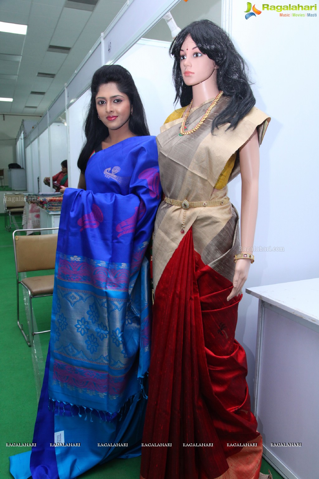 Charishma Shreekar launches Hastakala Weavers Association Silk and Cotton Expo