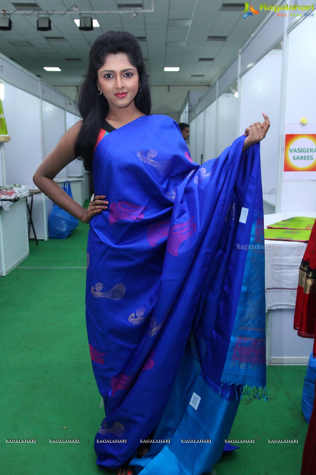 Charishma Shreekar launches Hastakala Weavers Association Silk and Cotton Expo