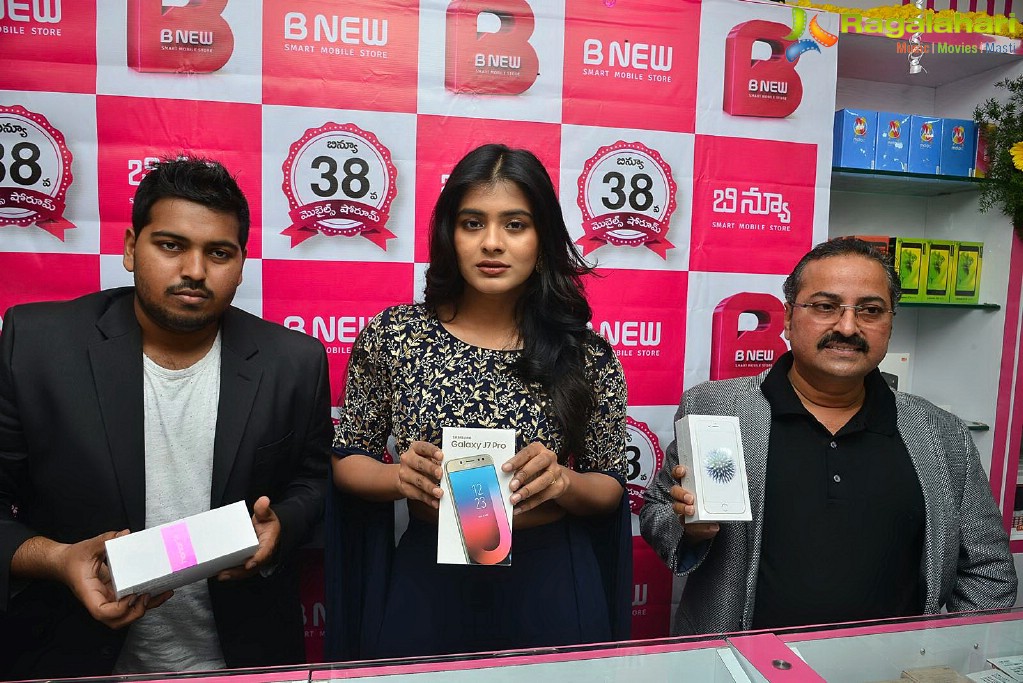 Hebah Patel launches B New Mobile Store at Chirala