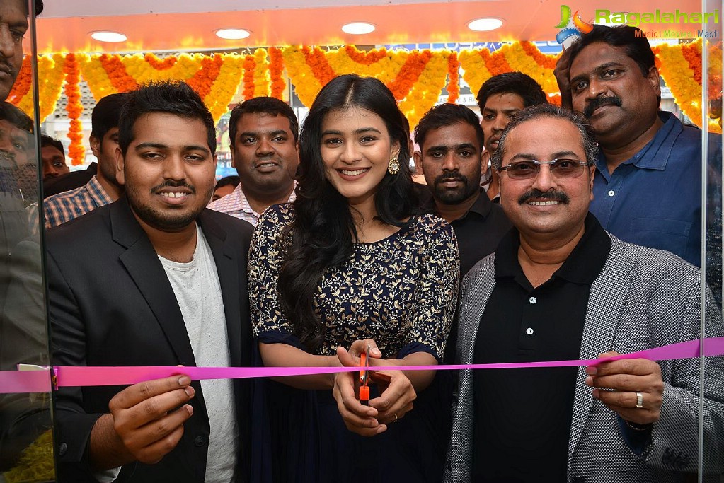 Hebah Patel launches B New Mobile Store at Chirala