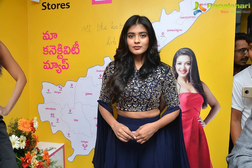 Hebah Patel launches B New Mobile Store at Chirala