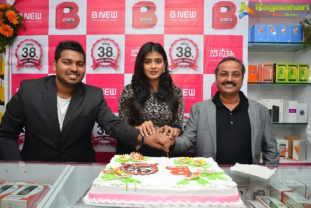 Hebah Patel launches B New Mobile Store at Chirala