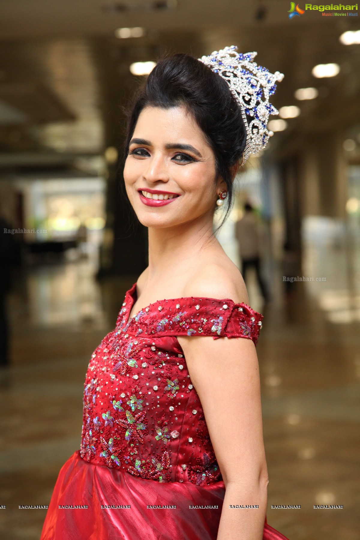 Sushruthi Krishna launches Hi Life Luxury Lifestyle Exhibition at HICC, Novotel, Hyderabad