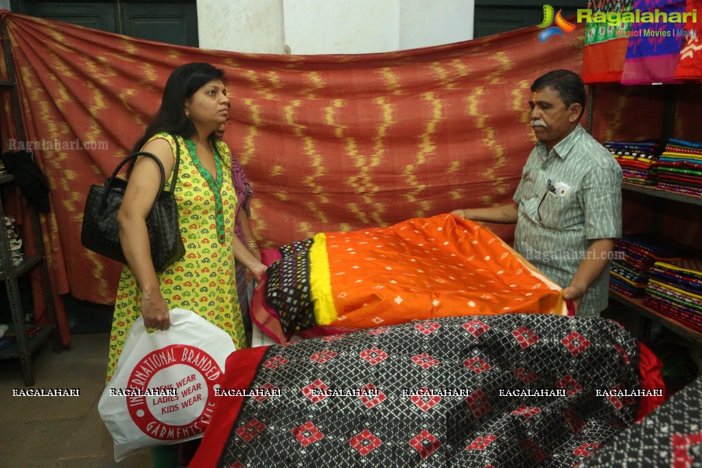 Meghna Mandumula launches Pochampally IKAT Art Mela at YMCA Hall, Narayanaguda