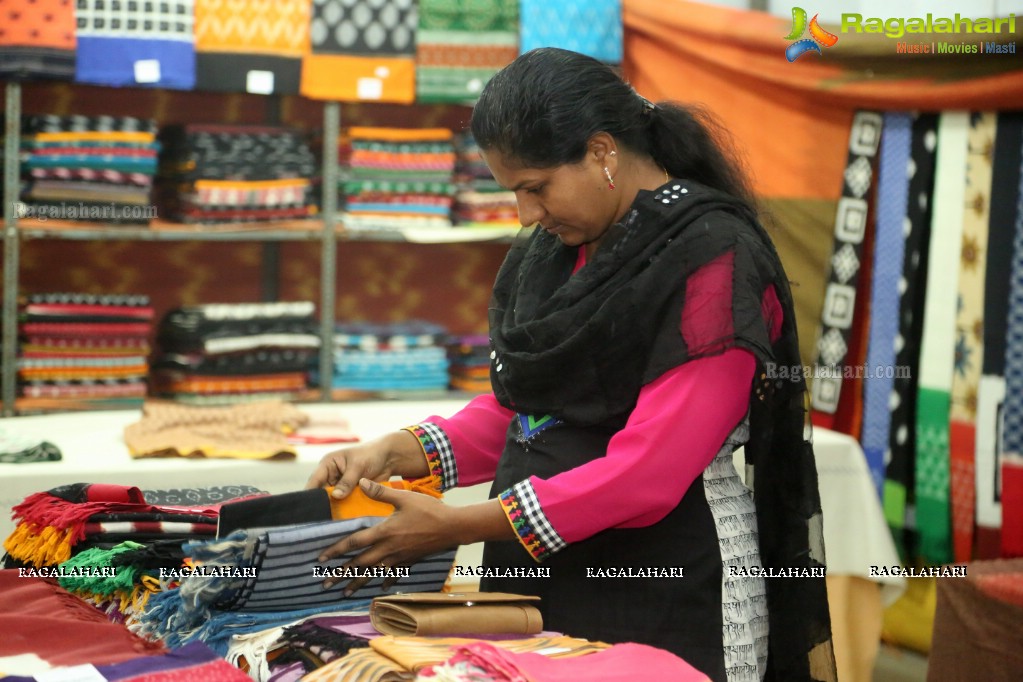 Meghna Mandumula launches Pochampally IKAT Art Mela at YMCA Hall, Narayanaguda