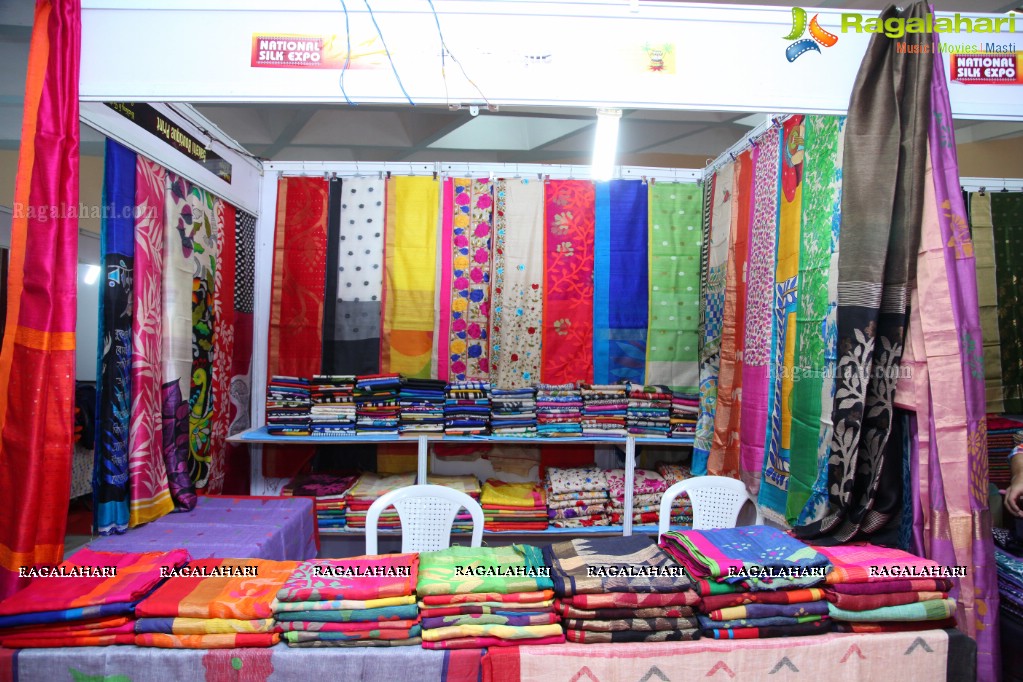 Priyansha Dubey Inaugurated National Silk Expo At Sri Satyasai Nigamagamam, Hyderabad