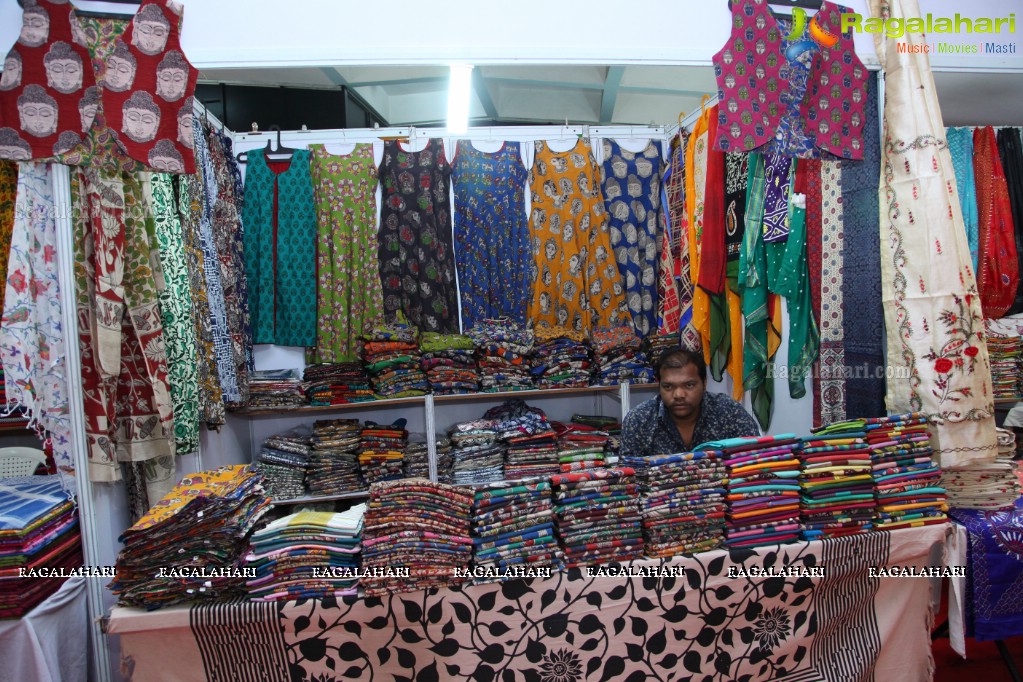 Priyansha Dubey Inaugurated National Silk Expo At Sri Satyasai Nigamagamam, Hyderabad