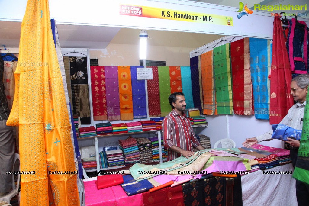 Priyansha Dubey Inaugurated National Silk Expo At Sri Satyasai Nigamagamam, Hyderabad