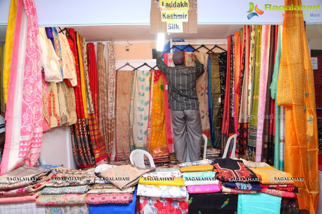 Priyansha Dubey Inaugurated National Silk Expo At Sri Satyasai Nigamagamam, Hyderabad