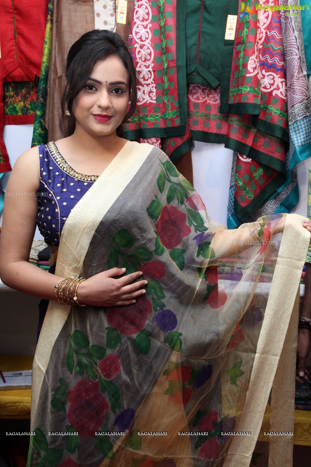 Priyansha Dubey Inaugurated National Silk Expo At Sri Satyasai Nigamagamam, Hyderabad