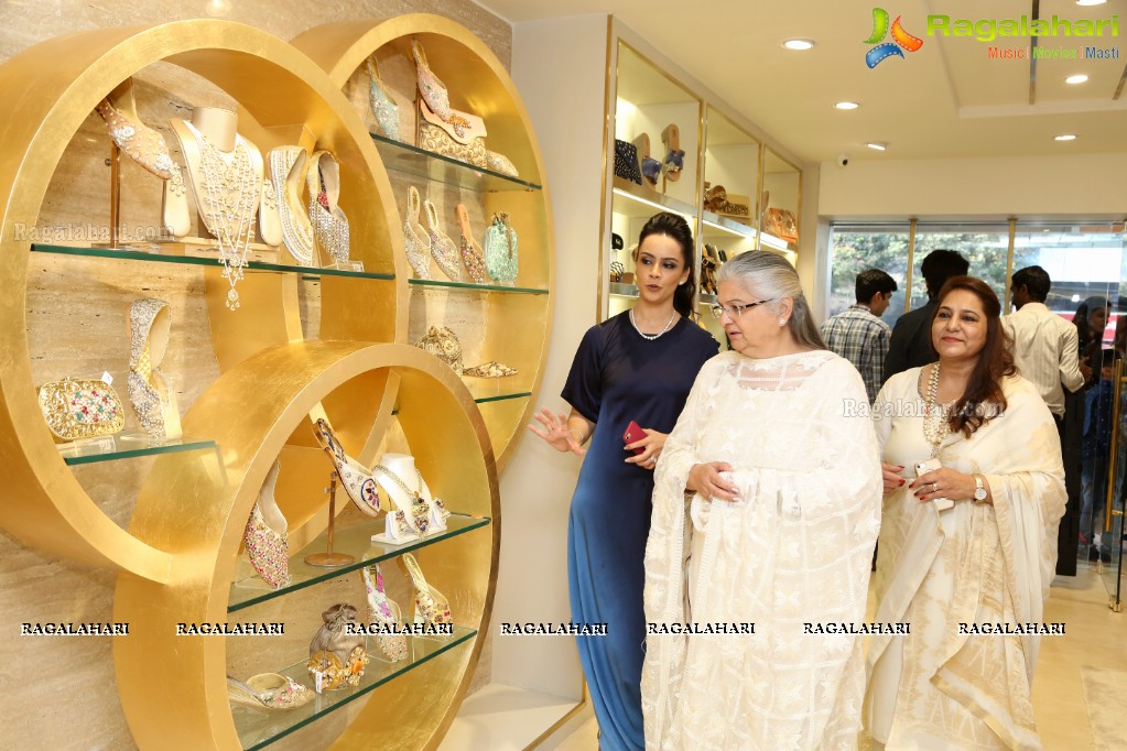 Neeru's Yuva Store Launch at Nagarjuna Circle