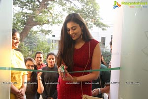 Neha Hinge Launches Natural Salon